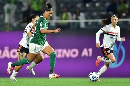 Palmeiras e São Paulo duelam pela Copa do Brasil Feminina.