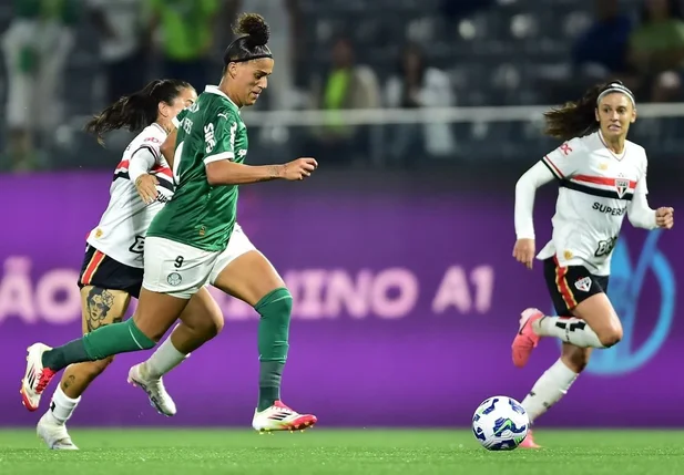 Palmeiras e São Paulo duelam pela Copa do Brasil Feminina.
