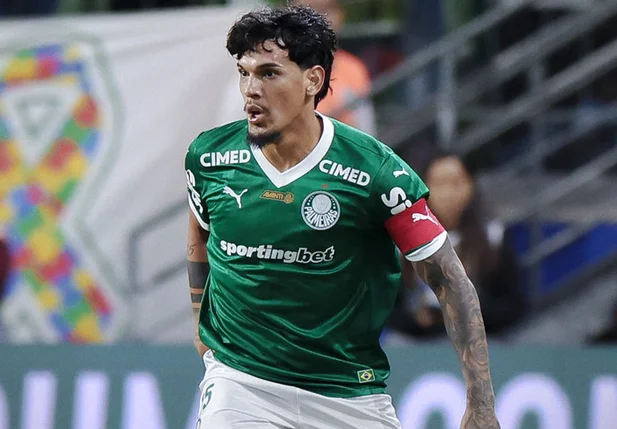 Palmeiras vence Santos e se isola na liderança do Brasileirão Série A