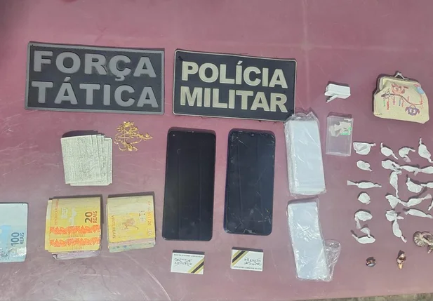 PM apreende adolescentes com drogas, dinheiro e celulares em São João do Arraial