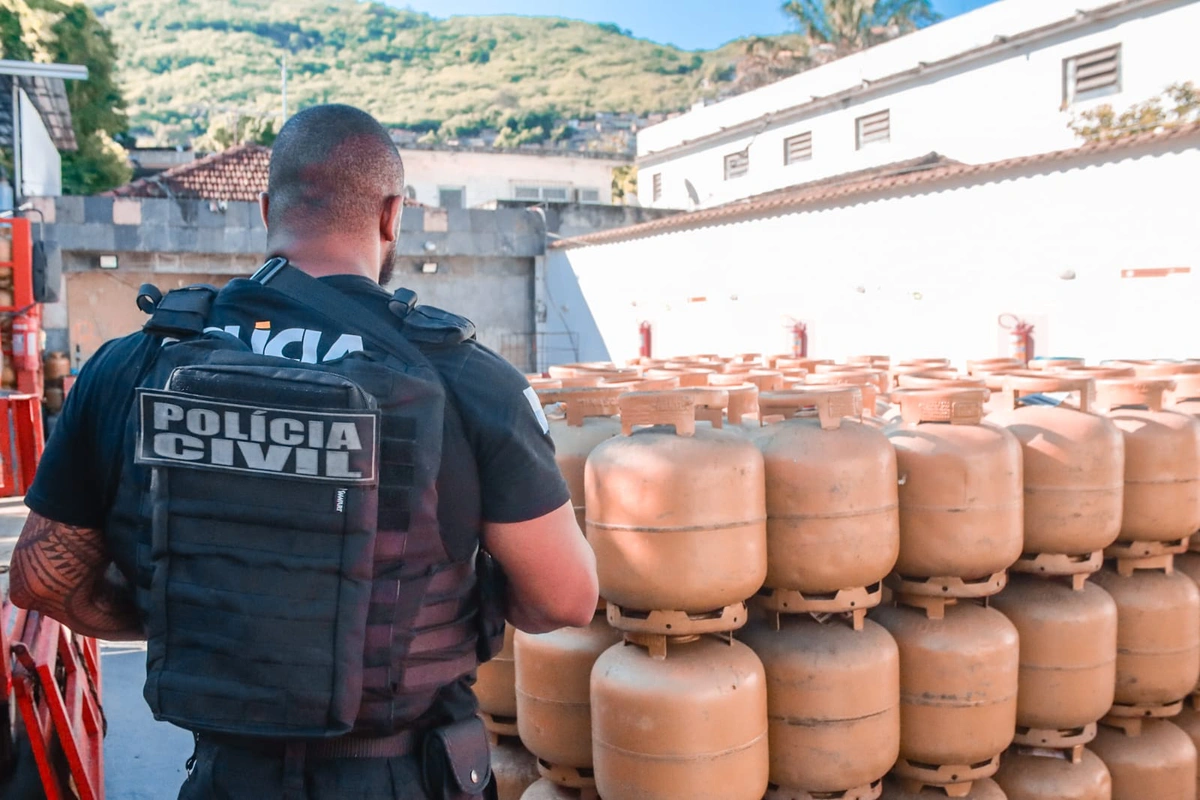 Polícia apreendeu botijões no Rio de Janeiro