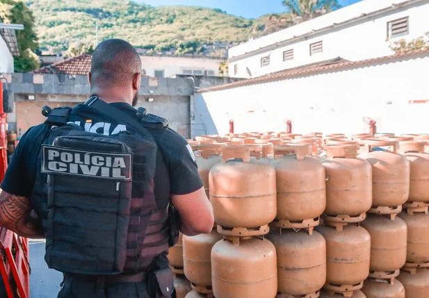 Polícia apreendeu botijões no Rio de Janeiro