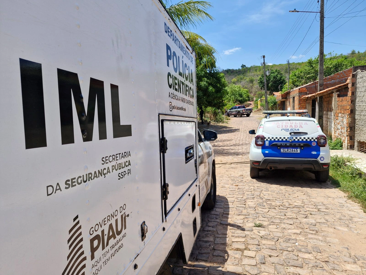 Polícia Militar e IML no povoado Soinho
