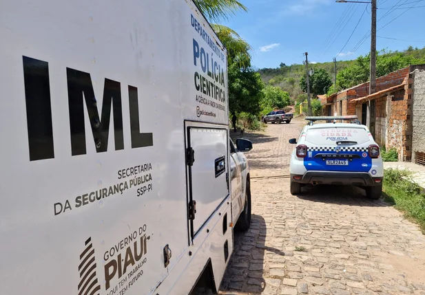 Polícia Militar e IML no povoado Soinho