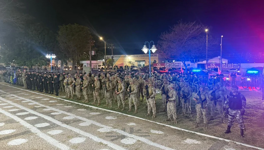 Policiais militares em formação
