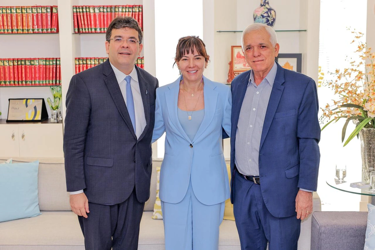 Prefeita Ivanária Sampaio e Themístocles Filho, juntamente com o governador Rafael Fonteles