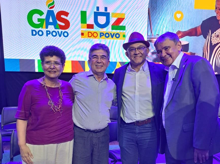 Prefeito Abdoral Melo participa do lançamento dos programas Gás do Povo e Luz do Povo [