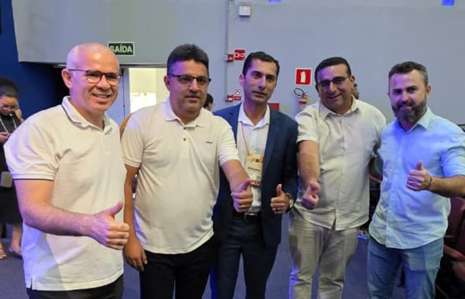 Prefeito de Buriti dos Montes participa do lançamento do programa Luz do Povo