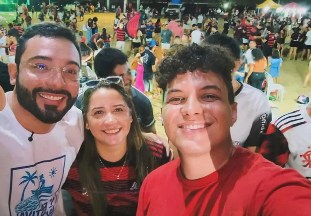 Prefeito Francisco Emanuel reúne multidão na Beira Rio em Parnaíba para final da Libertadores