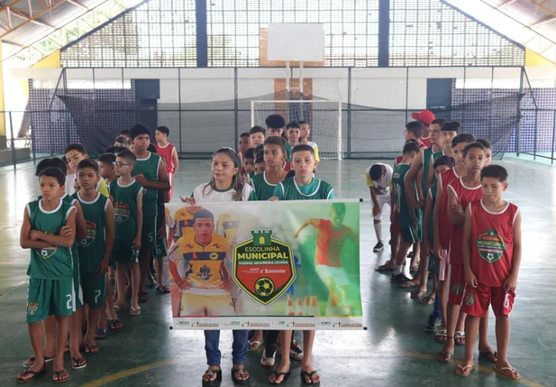 Prefeitura de Castelo do Piauí lança Escolinha de Futebol Gabriel Moreira Uchôa