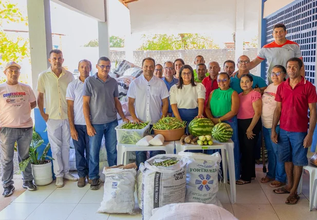 Prefeitura de José de Freitas recebe alimentos para famílias carentes