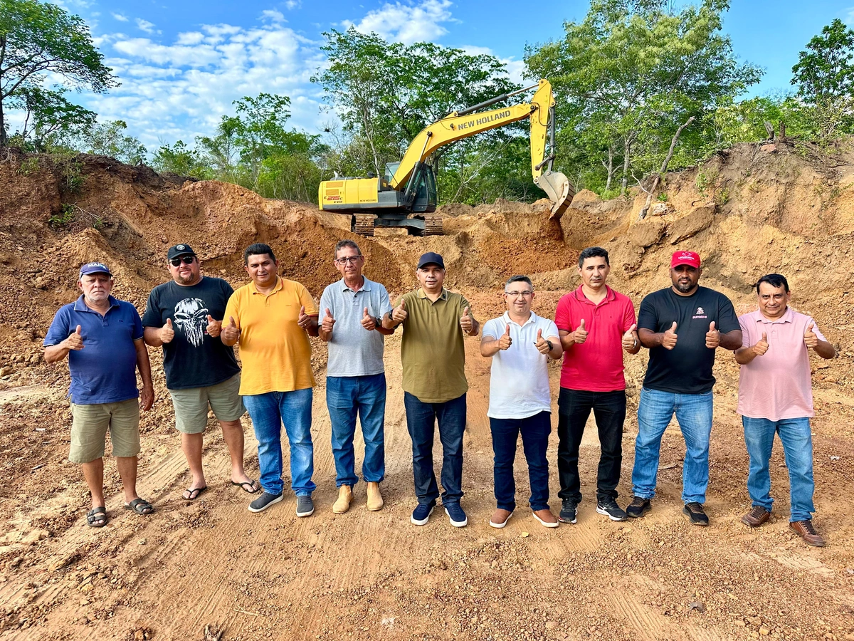 Prefeitura de Nossa Senhora de Nazaré inicia obra para recuperar estrada rural e melhorar mobilidade