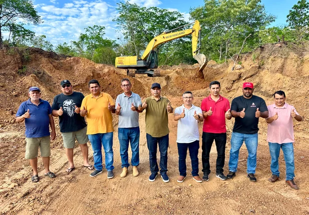 Prefeitura de Nossa Senhora de Nazaré inicia obra para recuperar estrada rural e melhorar mobilidade
