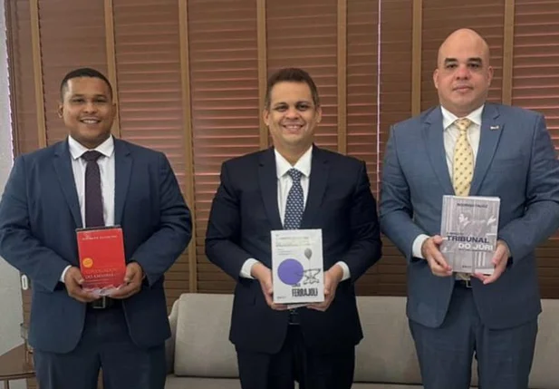 Presidente da OAB-PI Raimundo Júnior recebe coordenador nacional da ABRACRIM