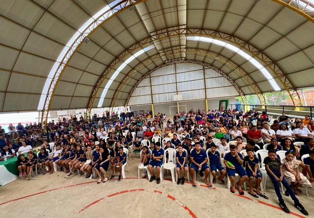 Projeto Cidade Leitora reúne estudantes na I Feira Literária da Unidade Escolar Genésia Neiva