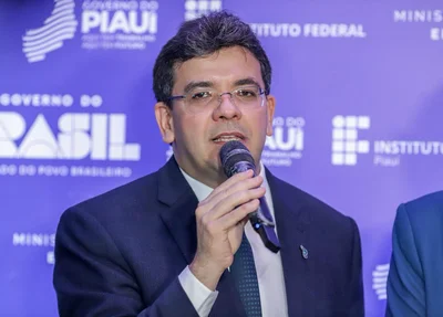 Rafael Fonteles em solenidade de posse do reitor do IFPI, Paulo Borges