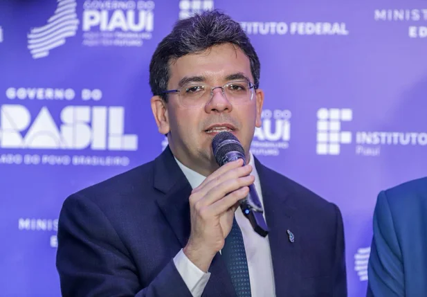 Rafael Fonteles em solenidade de posse do reitor do IFPI, Paulo Borges