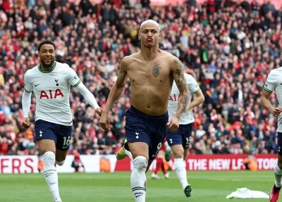 Richarlison encerra jejum, mas Tottenham cede empate ao Manchester United na Premier League
