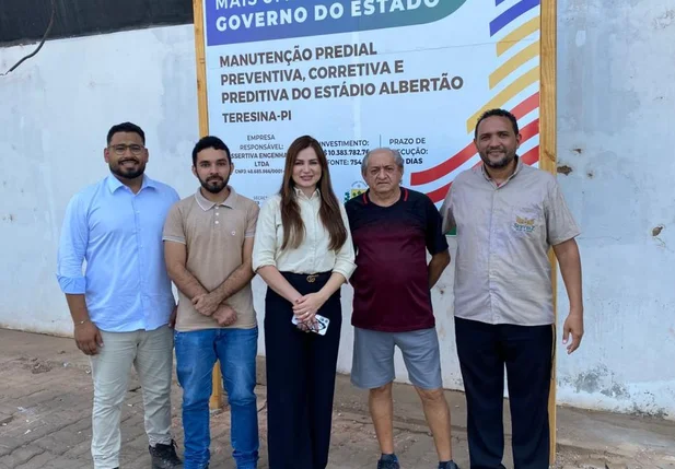 Secretária Josiene Campelo visita obra de reforma do Albertão