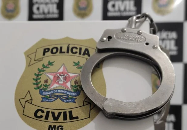 Servidora é presa por extravio de armas em MG