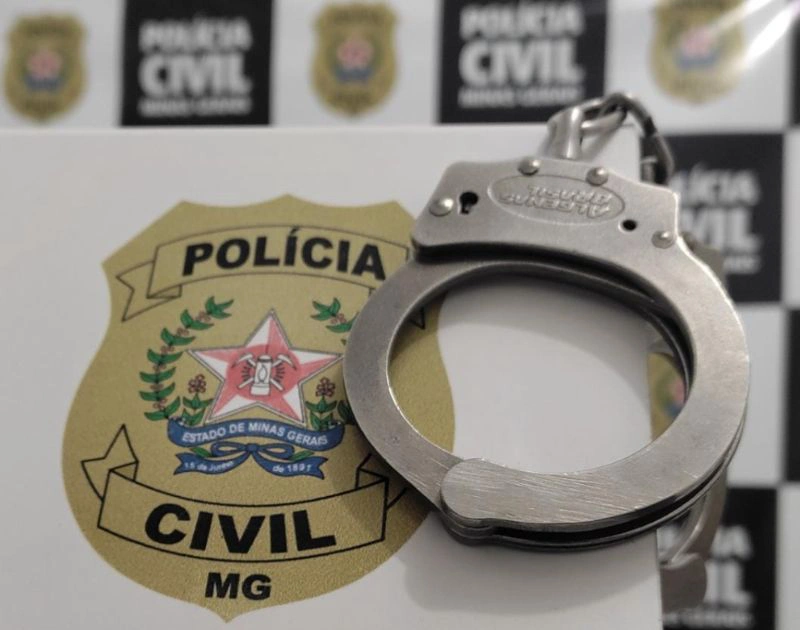 Servidora é presa por extravio de armas em MG