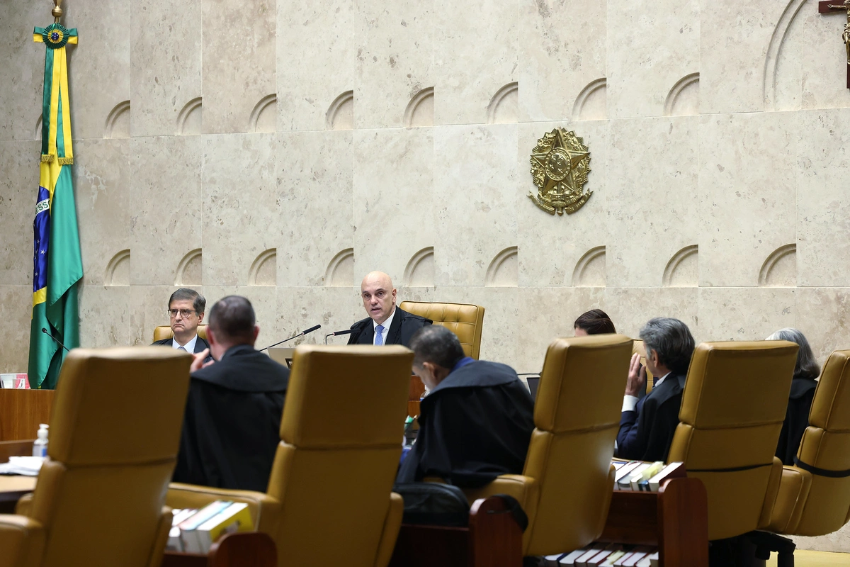 Sessão plenária do STF foi conduzida pelo ministro Alexandre de Moraes