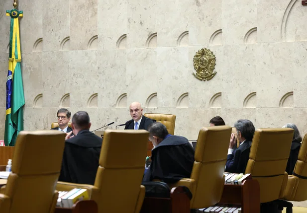 Sessão plenária do STF foi conduzida pelo ministro Alexandre de Moraes