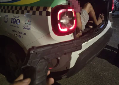 Simulacro de arma de fogo flagrada com o motociclista em Teresina