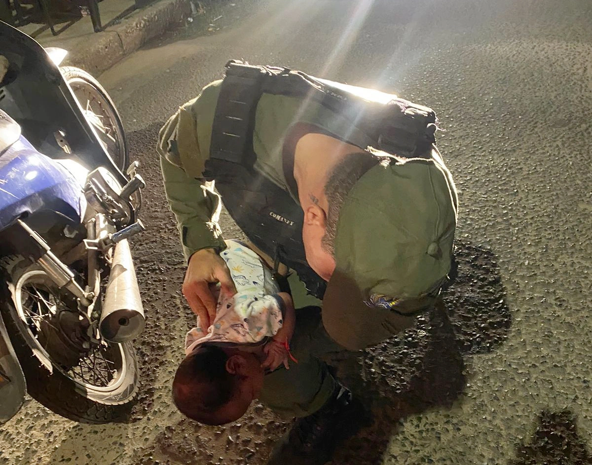Soldado Jorge Otávio salvou bebê engasgado
