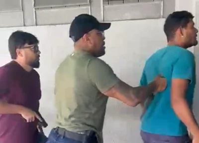 Suspeito foi detido por policiais do DENARC em frente a Central de Flagrantes de Teresina