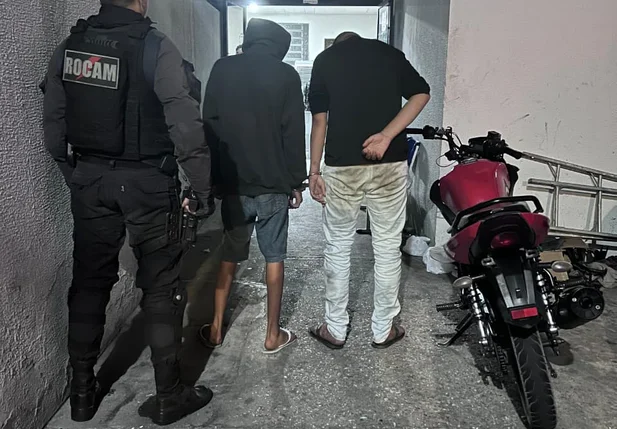 Suspeitos presos na Central de Flagrantes