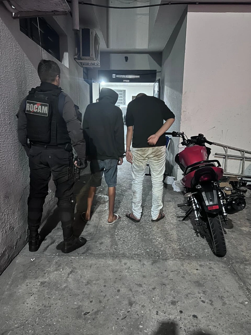 Suspeitos presos na Central de Flagrantes