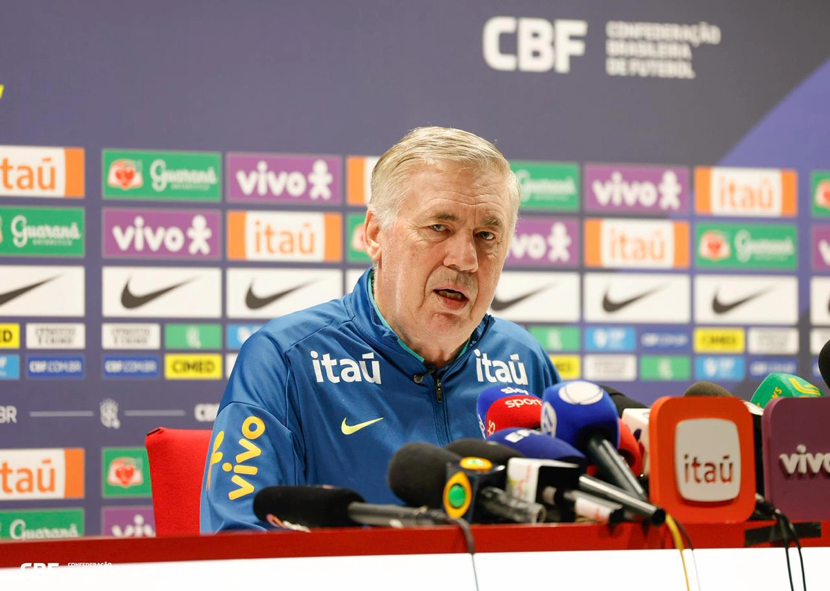 Técnico Carlo Ancelotti