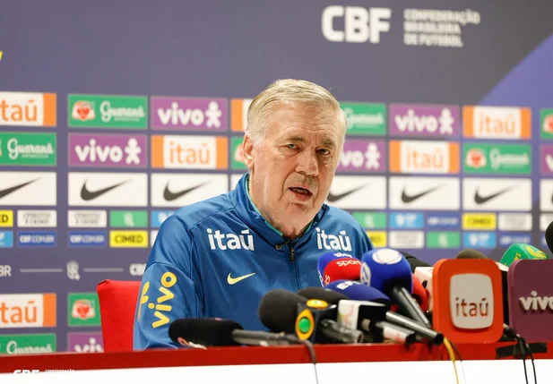 Técnico Carlo Ancelotti