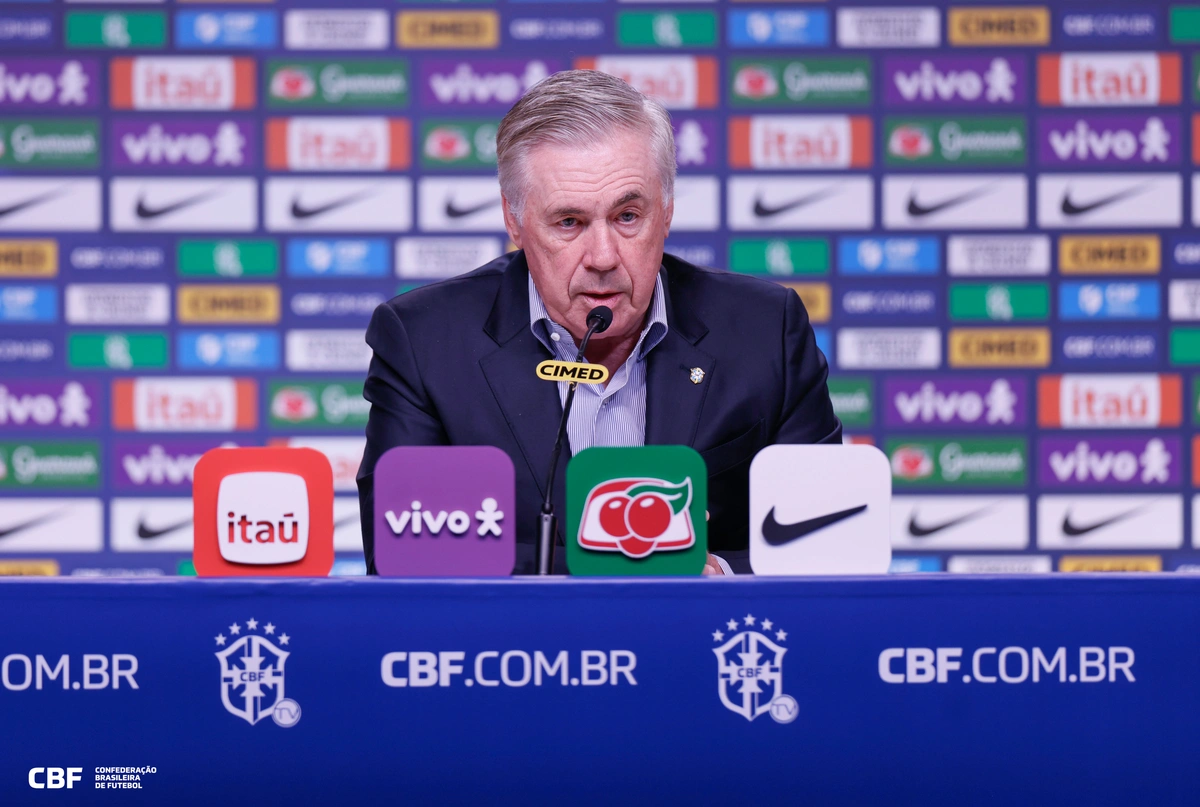 Técnico Carlo Ancelotti