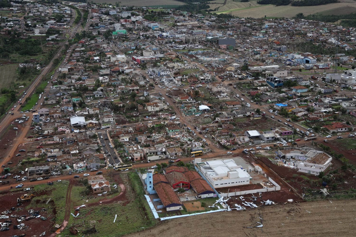 Tornado devastou cidade do Paraná