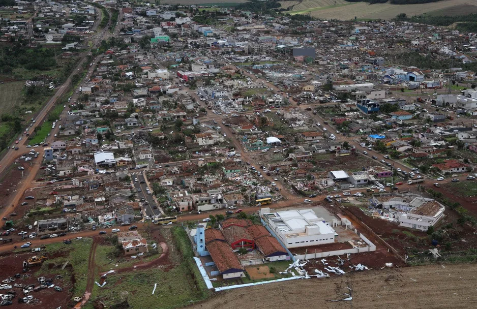 Tornado devastou cidade do Paraná