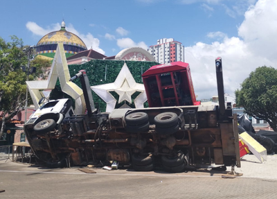 Trabalhador morre após guindaste tombar durante montagem de árvore de Natal em Manaus
