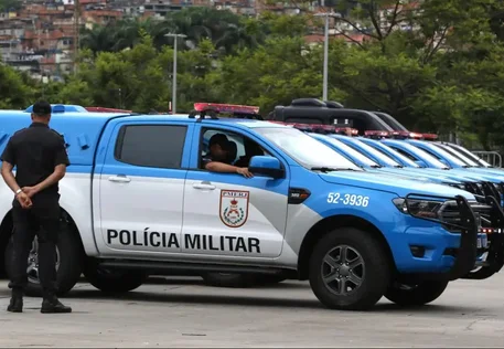 Criança de 5 anos morre após ataque a tiros em praça no RJ