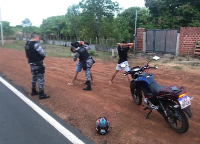 A motocicleta utilizada na prática irregular foi apreendida e encaminhada à Delegacia de Flagrantes