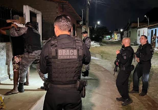 Abordagem da PM com apoio do DRACO em Parnaíba