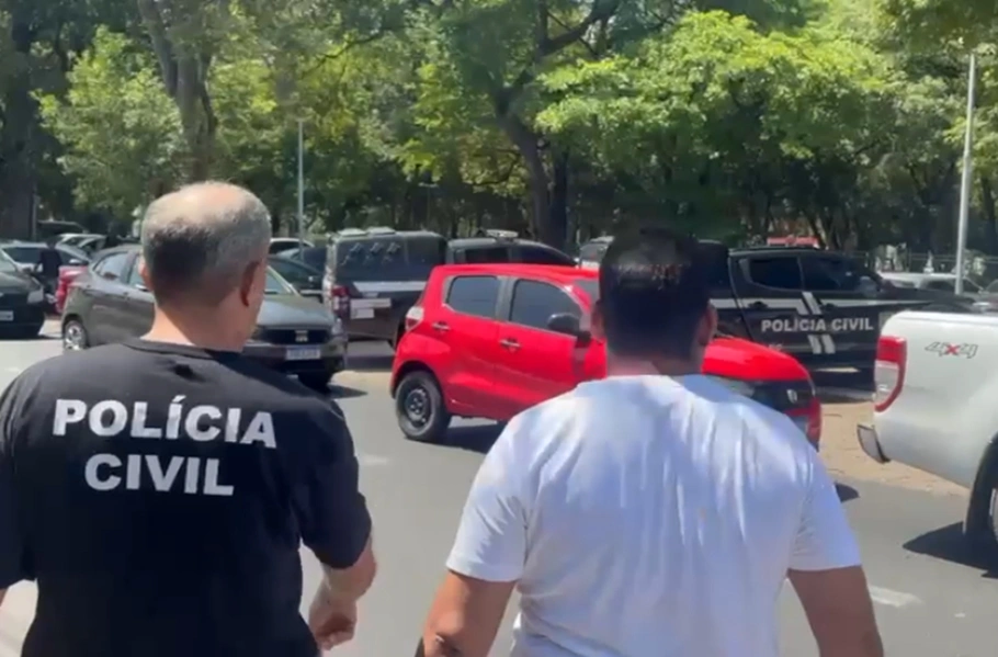 Acusado de descumprir medida protetiva é preso