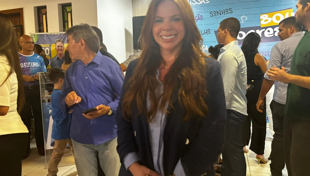 Advogada Débora Carvalho