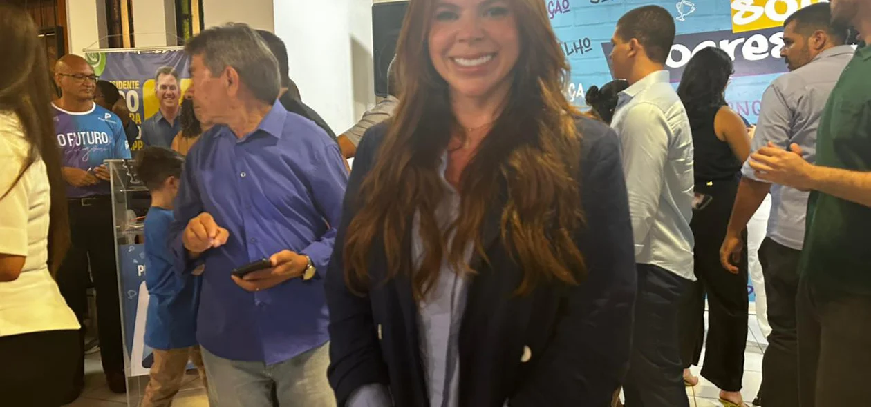 Advogada Débora Carvalho