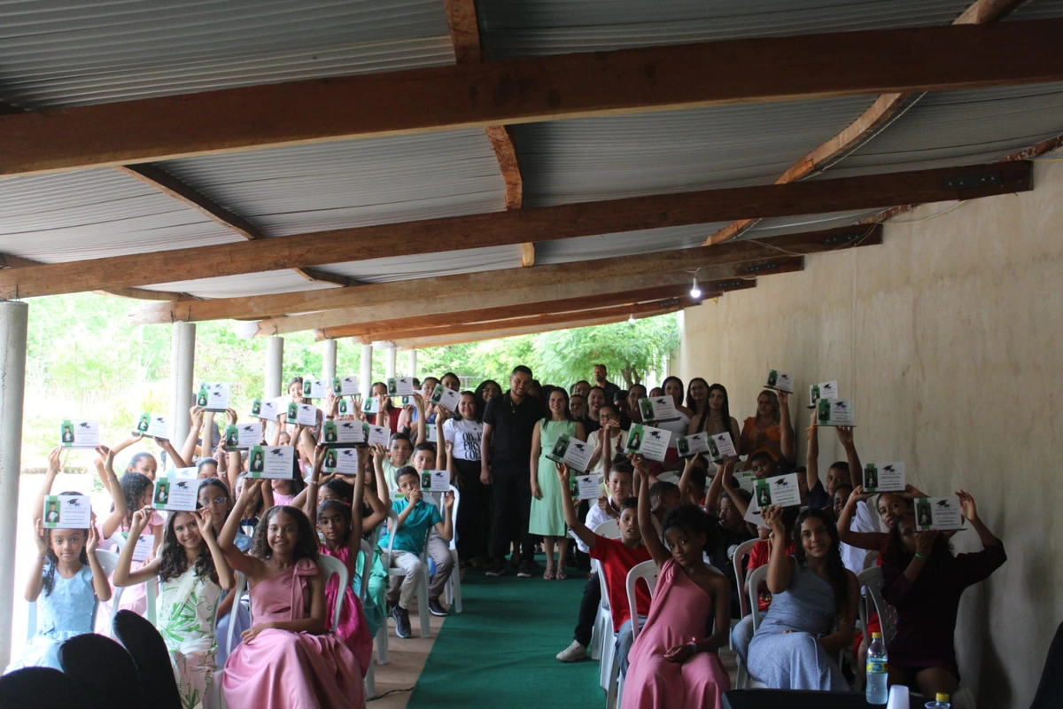 Alunos do 5º ano da Escola Rosa Dantas da Fonsêca celebram formatura em Francinópolis