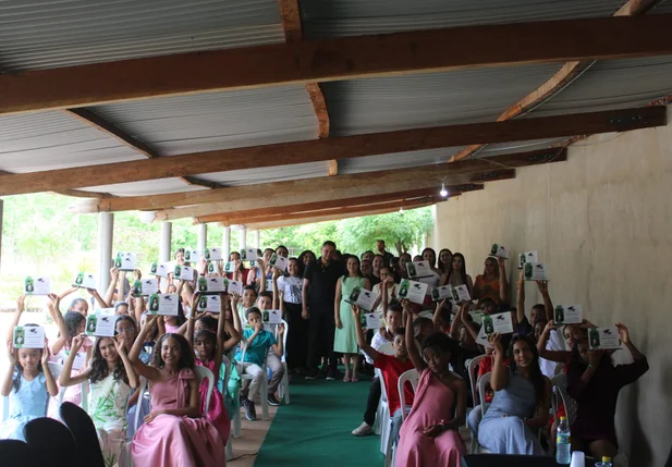 Alunos do 5º ano da Escola Rosa Dantas da Fonsêca celebram formatura em Francinópolis