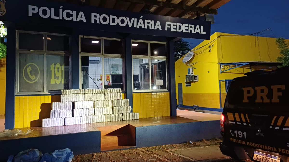 Apreensão de 200 quilos de maconha foi feita pela PRF em Picos