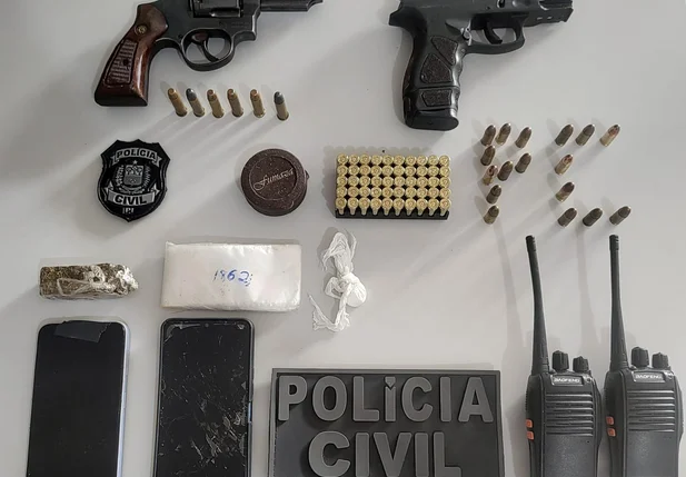 Armas e drogas apreendidas durante operação em Corrente