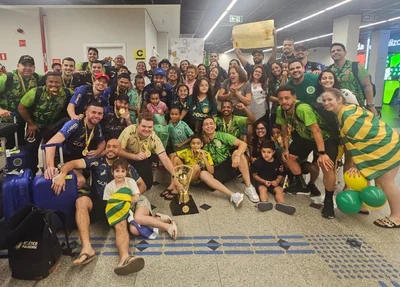 Atlético Piauiense chega em Teresina e é recebido com festa após título do Brasileiro