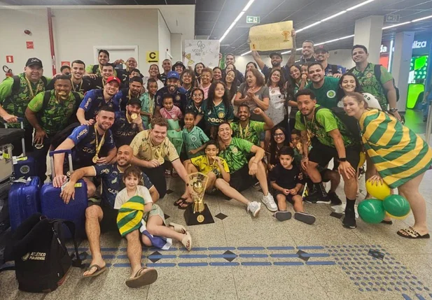 Atlético Piauiense chega em Teresina e é recebido com festa após título do Brasileiro